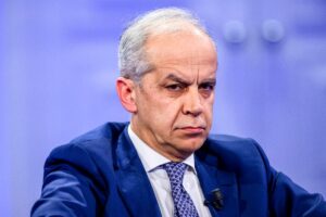 “Migranti: Piantedosi, stop ai naufragi bloccando le partenze”